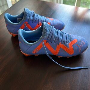 Boys Puma soccer cleats